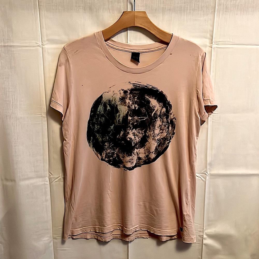 ARITZIA TNA Boyfriend Fit Graphic Tee // Size M